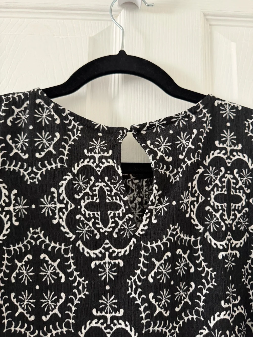 LOFT Black & Ivory Ornamental Print Puff Sleeve Blouse Size L